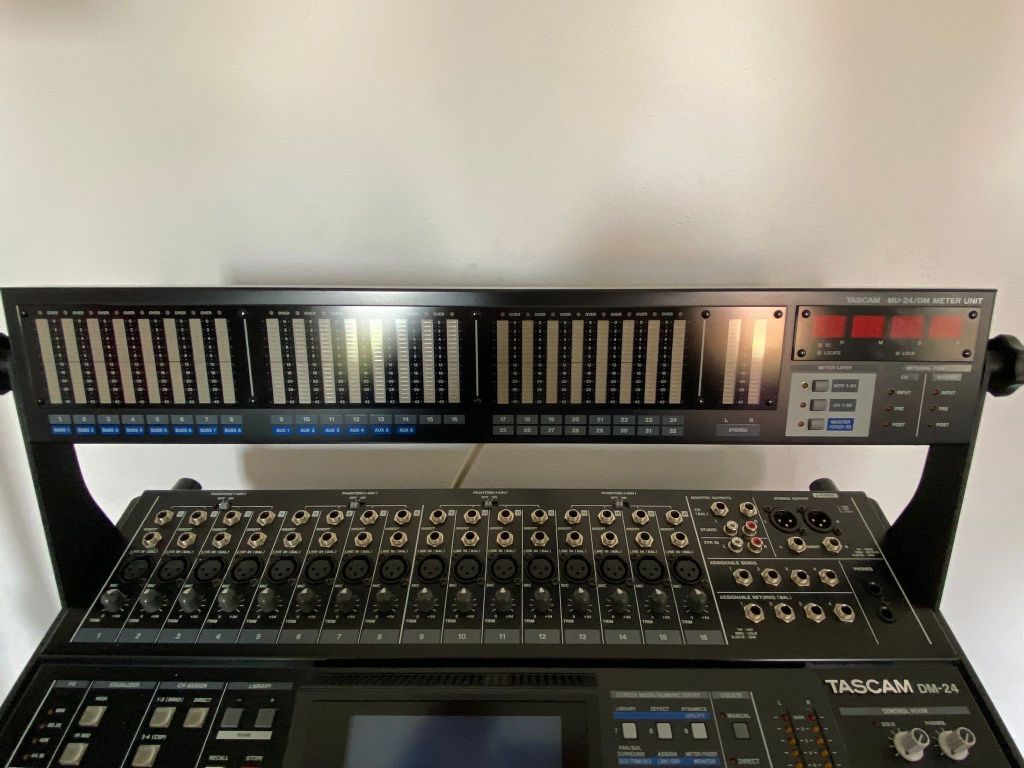 Mixer Studio Digital Tascam DM-24