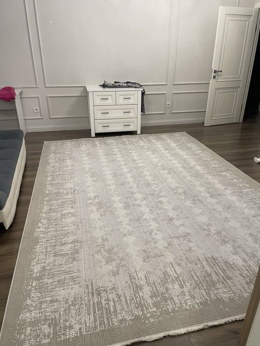 Продам ковёр 2,4 м * 3,4 м