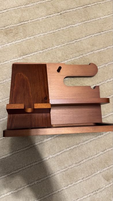 Дървена станция за телефон и други неща