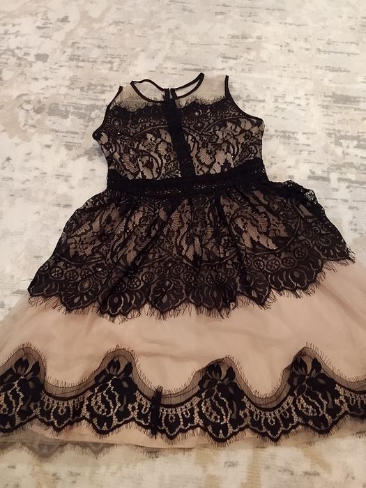 көйлек сатылады. әр қайсысы 3000 теңгеден.