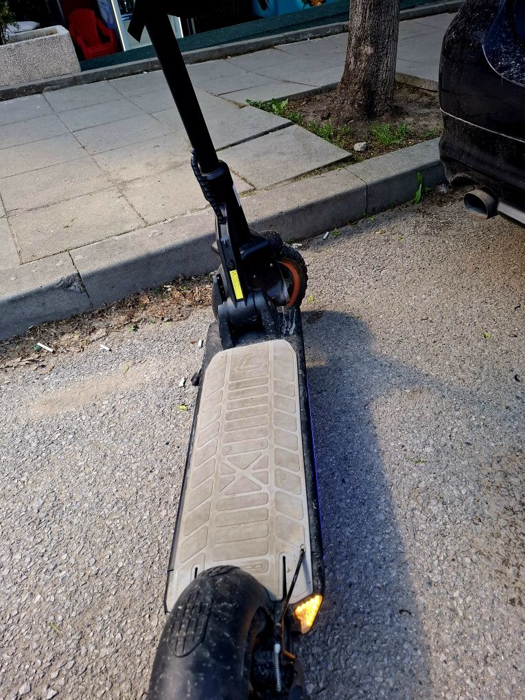 Електрическа тротинетка Kugoo G5, като нова. На 100км + подаръци