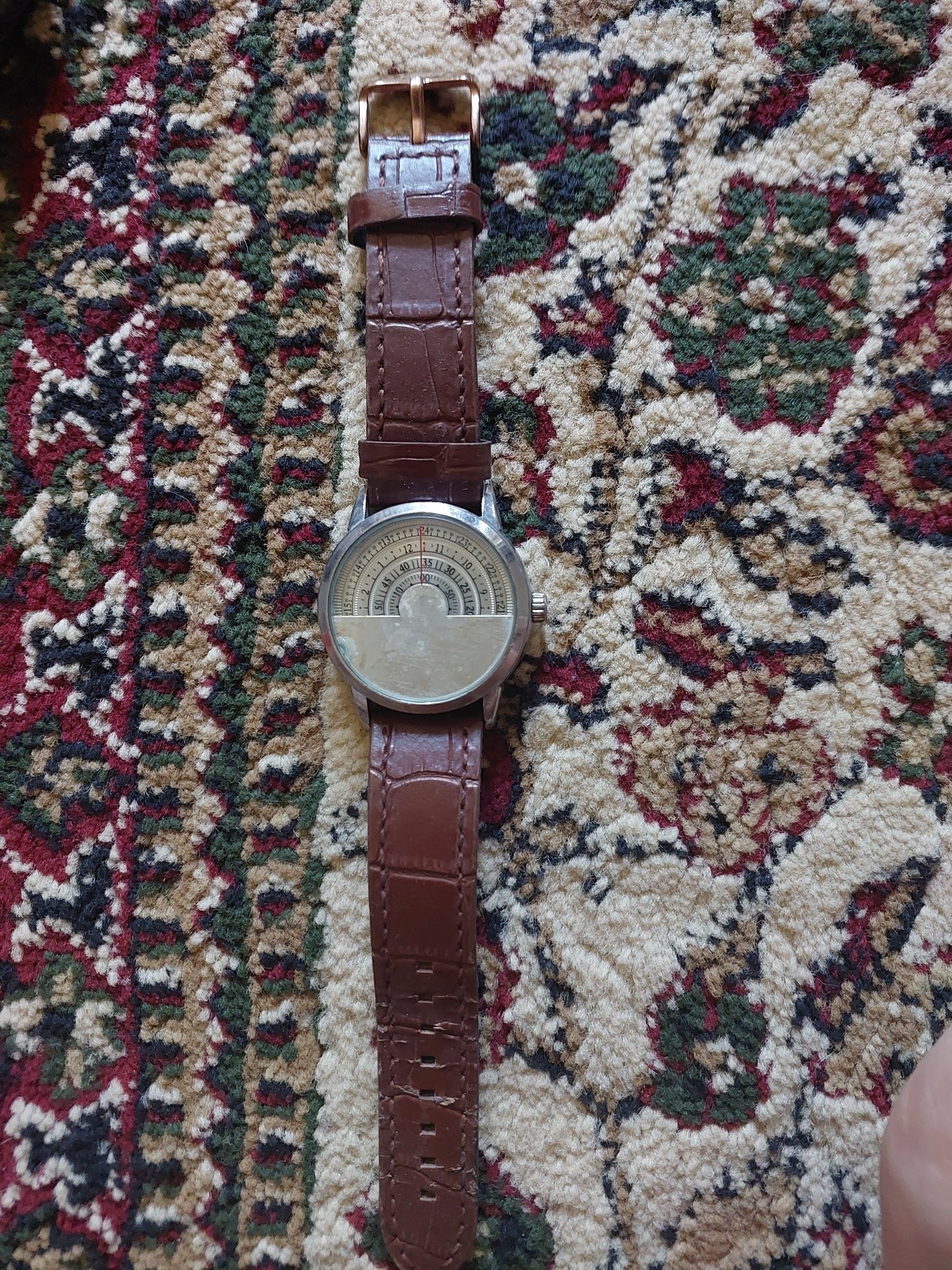 Часы оригинальные за все 1.800