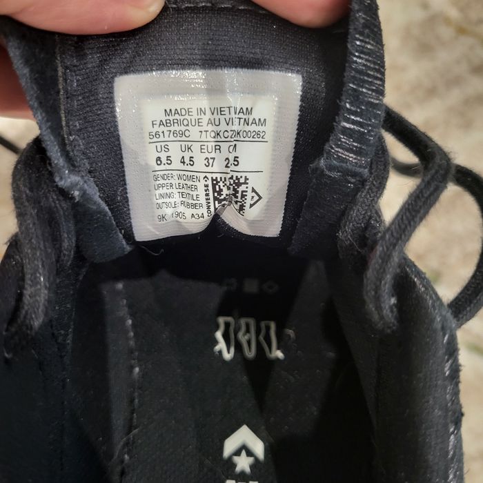 Teniși Converse încălțați de două ori