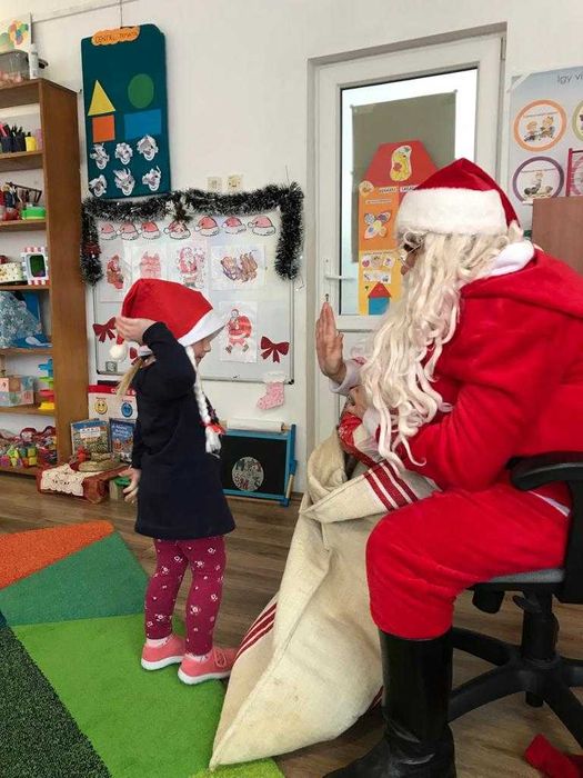 Moș Crăciun cu Chitară și Colinde