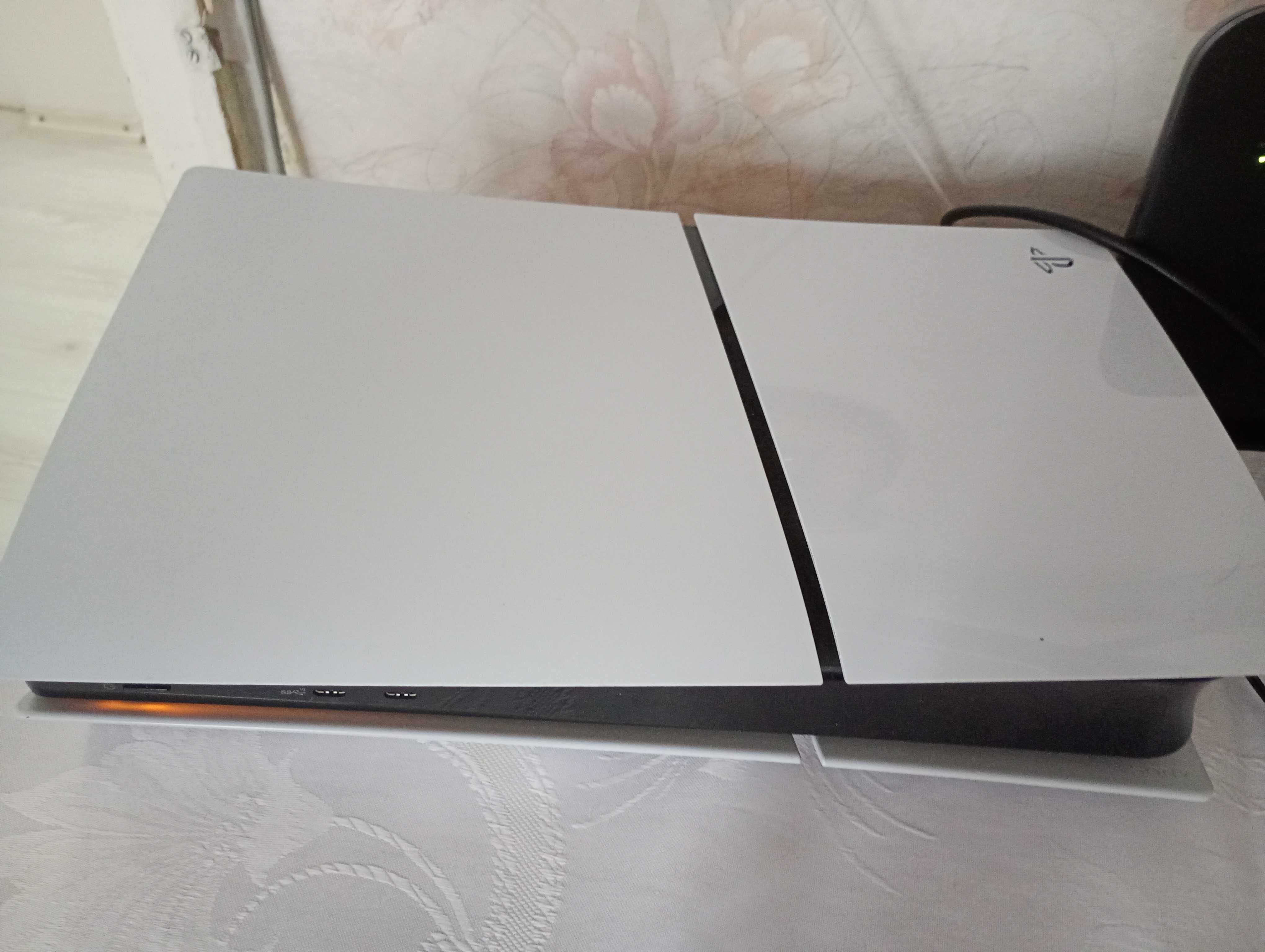 Ps 5 С 3 джойстика , няколко игри
