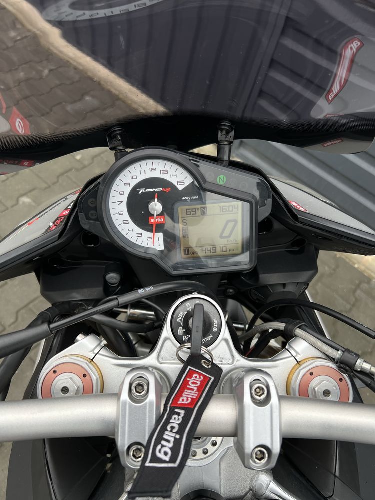 Aprilia Tuono V4 APRC