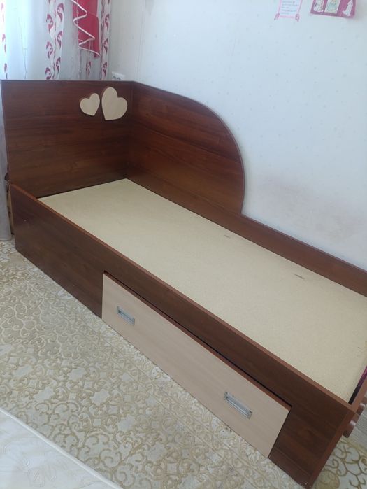 Продам кровать подростковую.