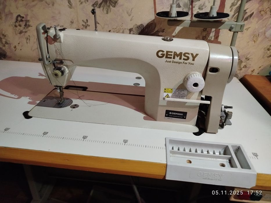 Швейная машинка GEMSY