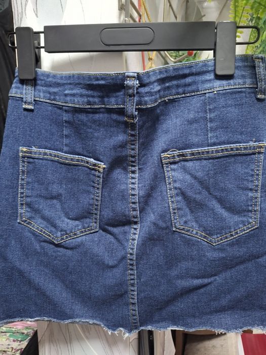 Продам джинсы.юбку джинсовую.и офисную