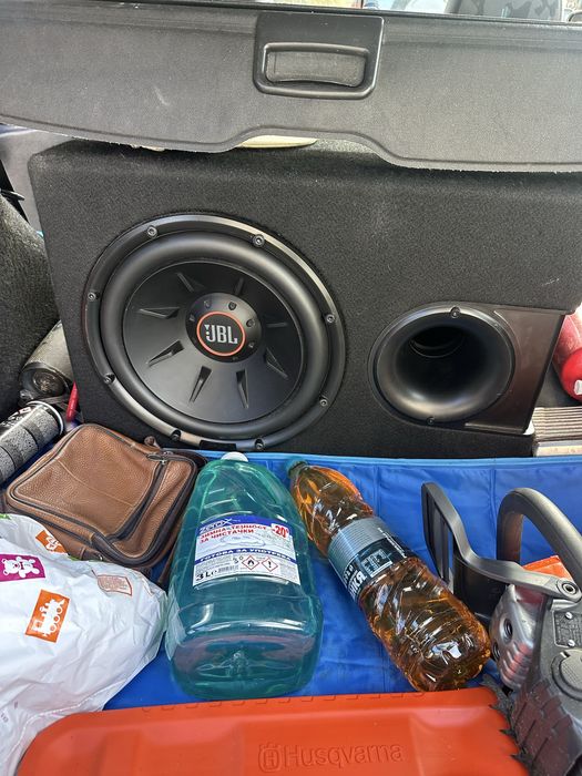 Бас каса JBL 1100w + усилвател thunder 3000w+кабели