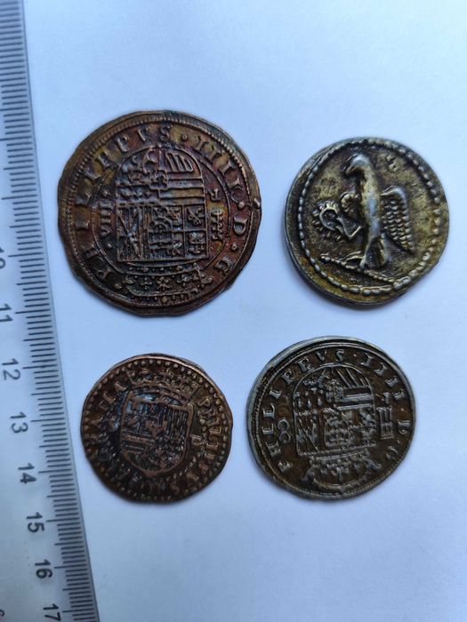 vand patru monete uzate