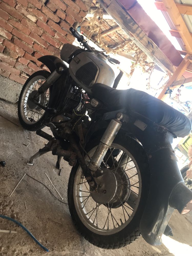 Продавам емизе ете зе трофик от 1962