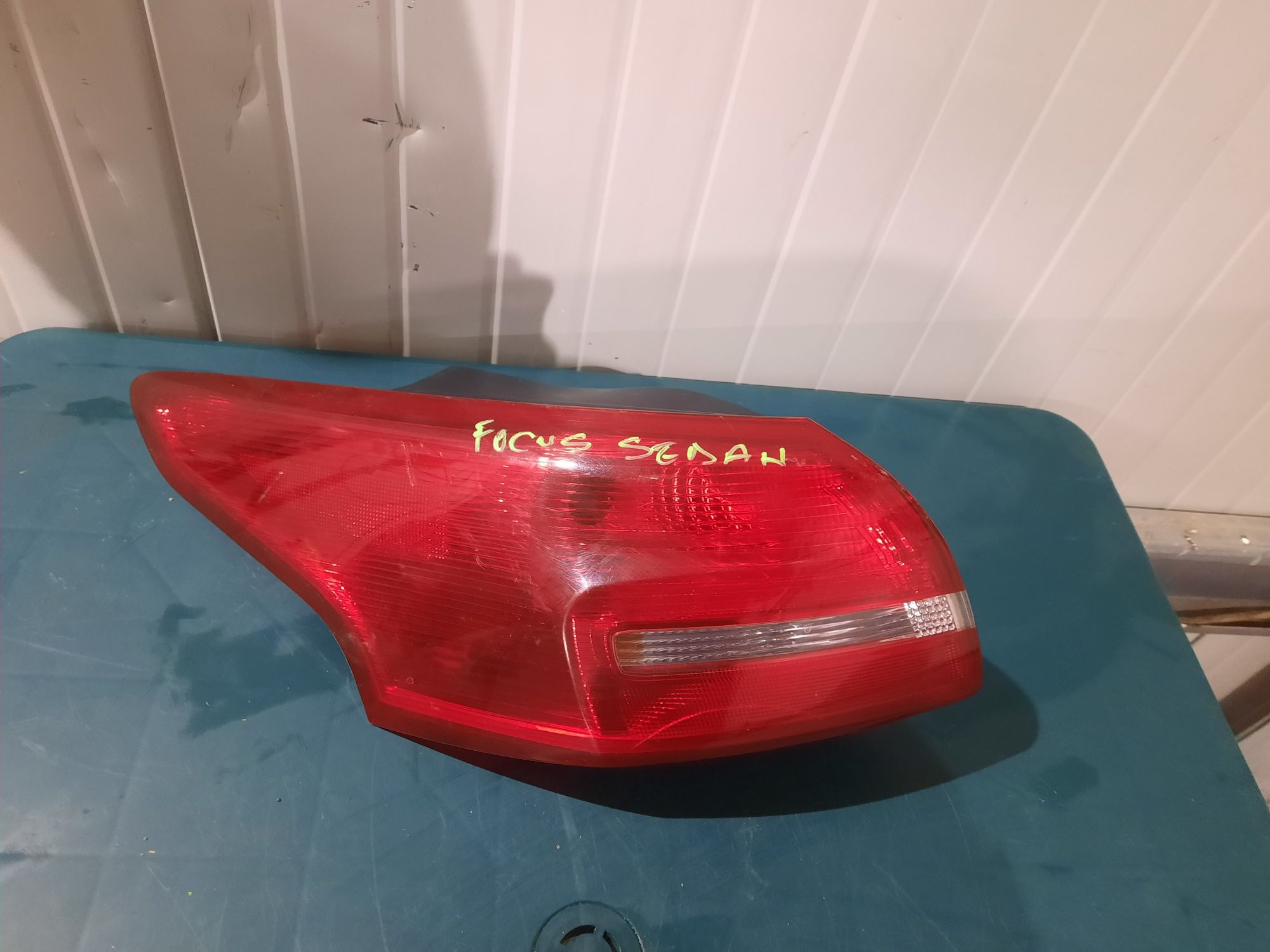 Bara spate stop tripla lampa stanga ford focus 3 sedan