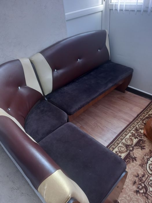 Продам кухонный уголок со столом