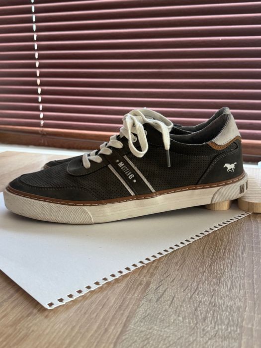 Елегантни кецове - Mustang 45 номер