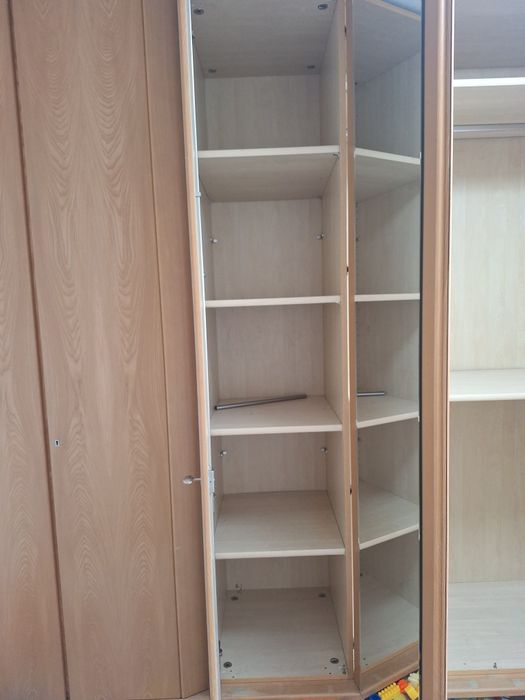 Vând dulap foarte incapator