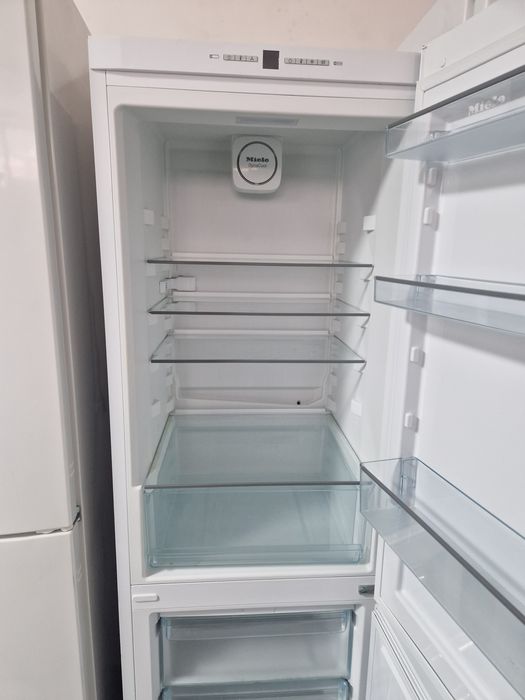Хладилник с фризер Miele A++ No Frost