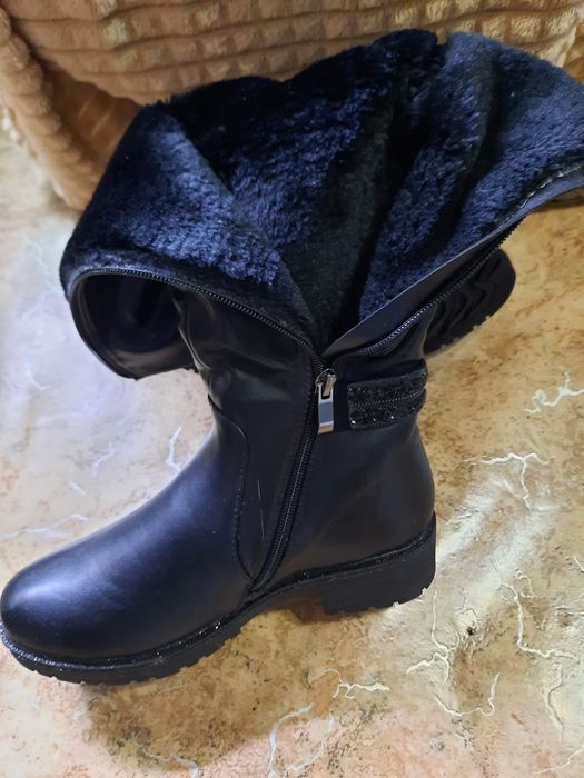 Продам новые зимние сапоги