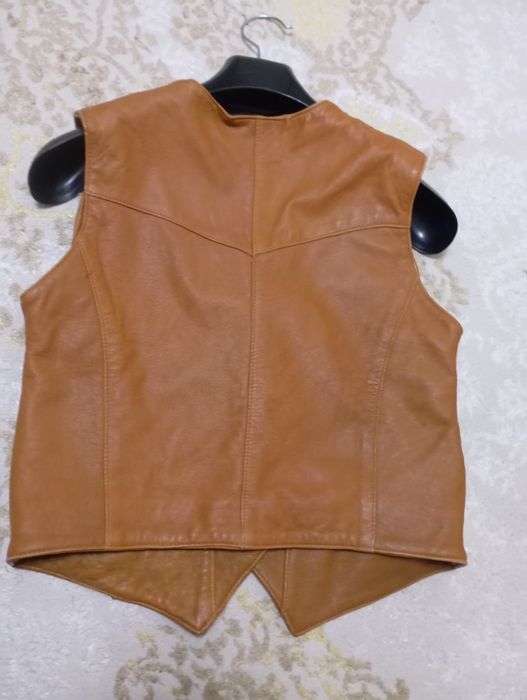 Безрукавка кожаная,размер М
