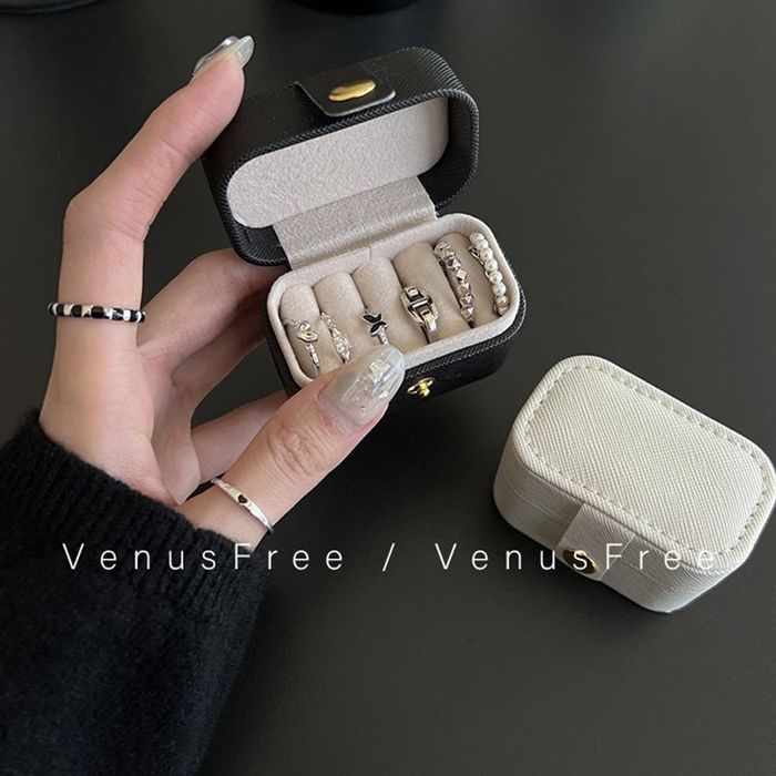 В наличии шкатулки для украшений