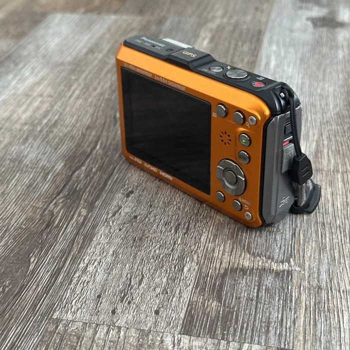 Camera foto subacvatica Panasonic TS4 ca NOUĂ cablu charger baterie