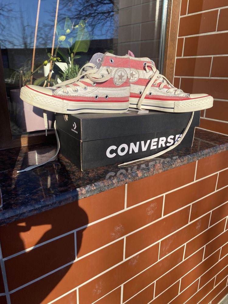 Teniși Converse!