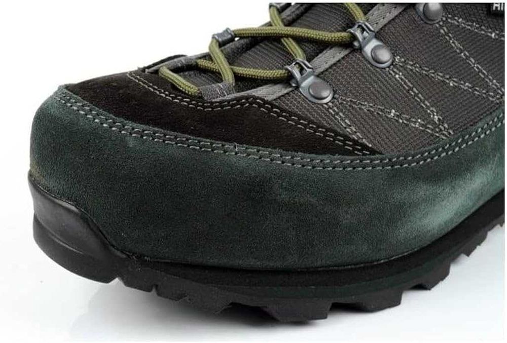 Чисто нови Мъжки туристически Gortex обувки AKU. 42 размер