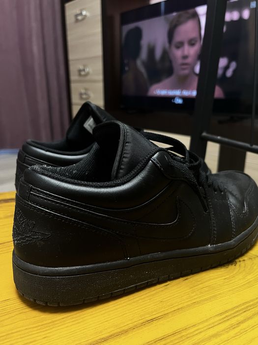 Jordan 1 Low Black