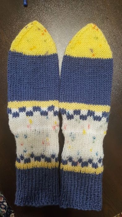 Ръчно плетени дамски чорапи