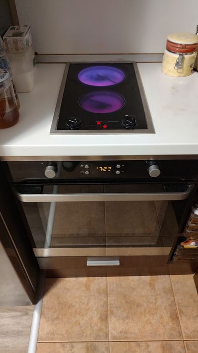 Комплект фурна с плот за вграждане Beko