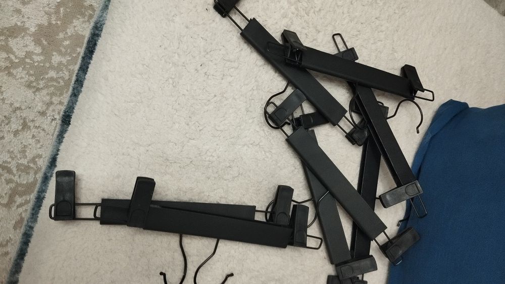 Отдам набор вешалок.