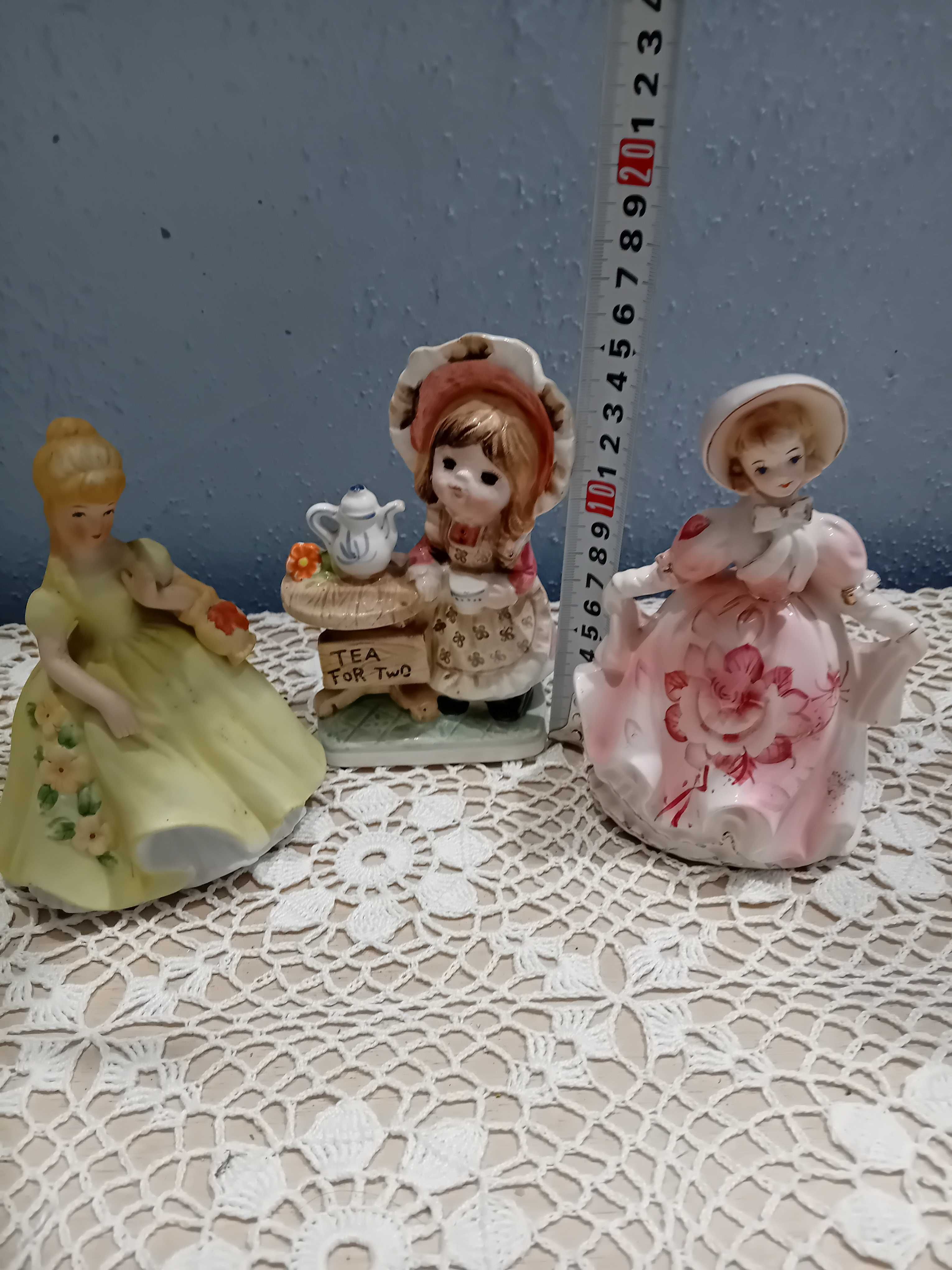 Порцеланови фигури на малки момиченца