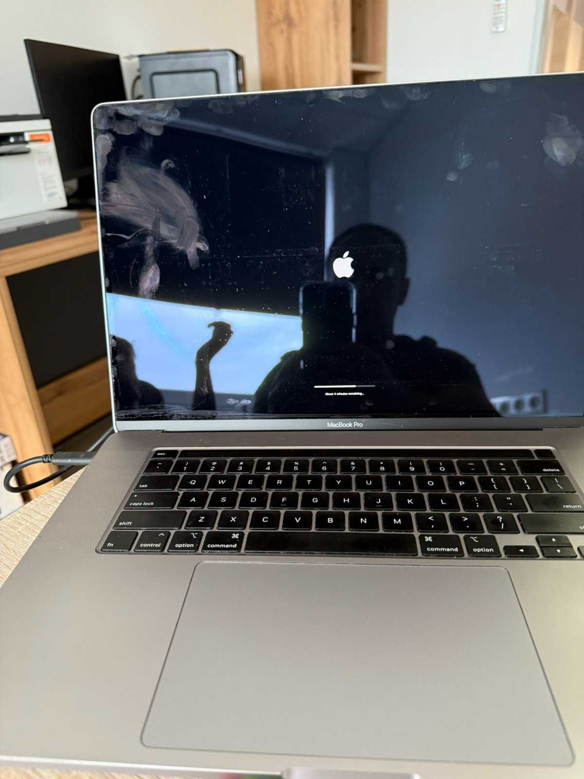 MacBook Pro 2019 core i7 32gb ram 512 ssd