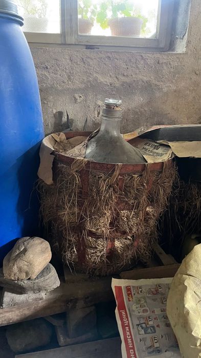 Стара дамаджана 50л с метален кош