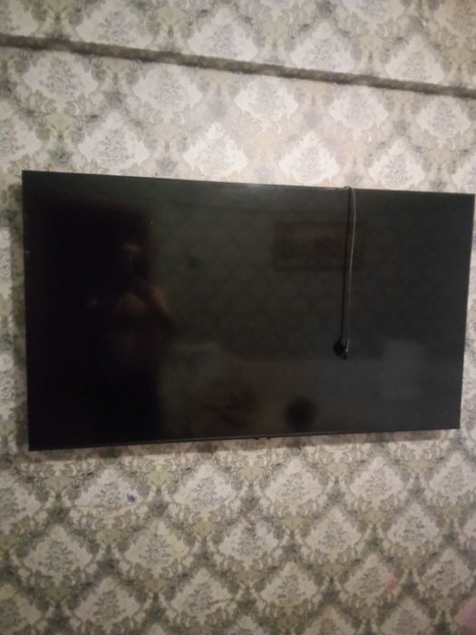 Продам телевизор на запчасти