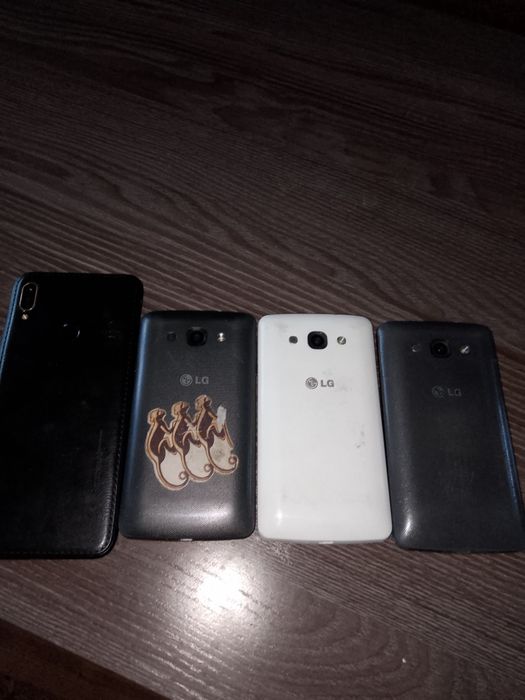 4 смартфона, один рабочий