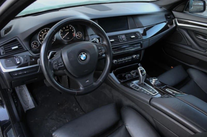 Продавам BMW 550i