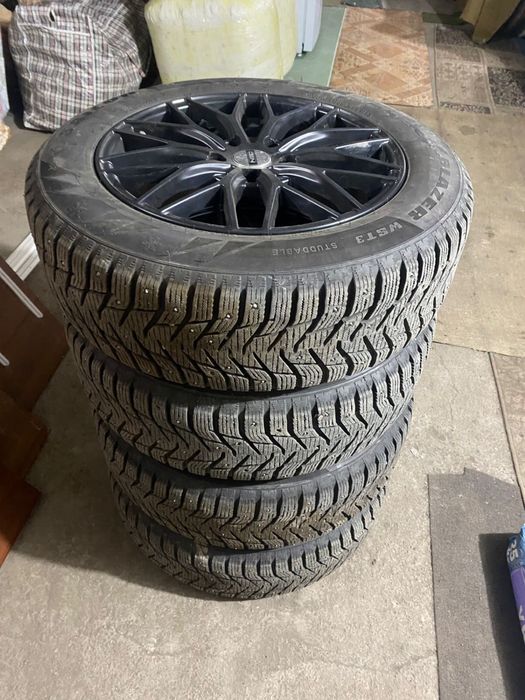 Продам шины зимние с дисками в хорошем состояние