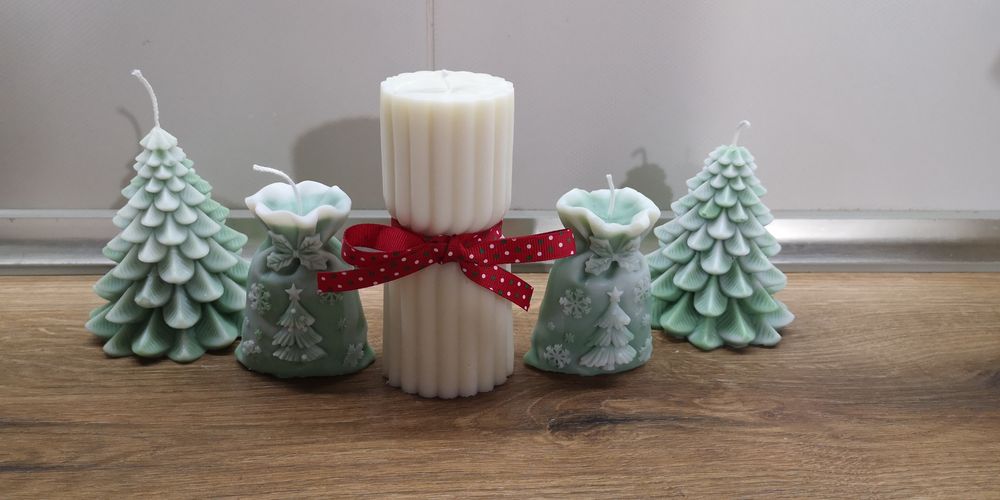 Коледни свещи и букет от ароматни сапунчета