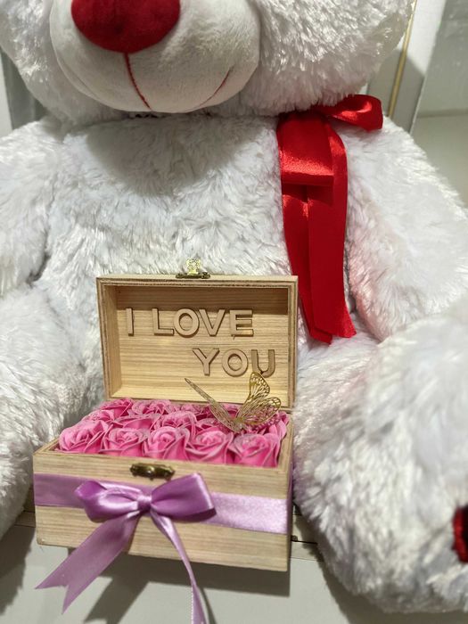 Кутия с розови рози с надпис I LOVE YOU