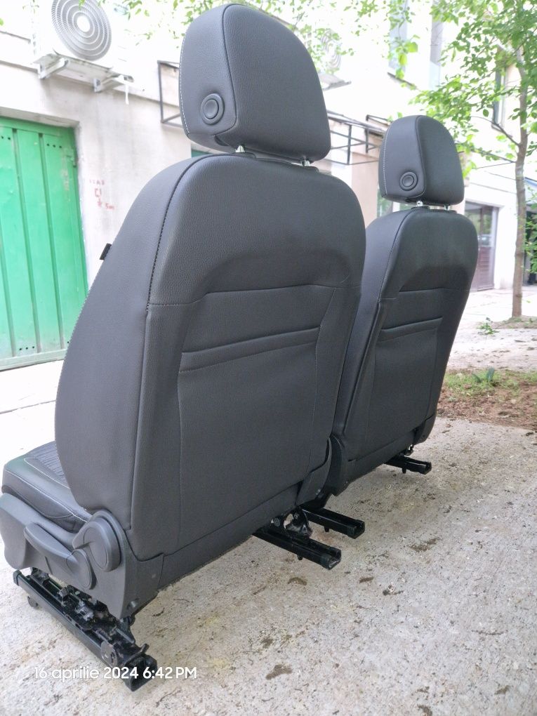 Două scaune Opel Astra J , 2018 , semipiele