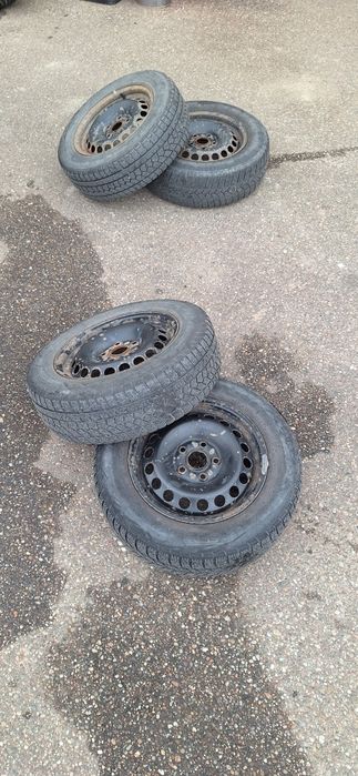 Cauciucuri de iarnă second hand 195 65 R15