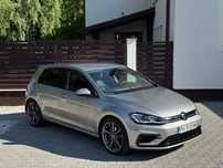 Volkswagen Golf Ceasuri digitale, navi mare, aspect Golf R, lumini ambientale etc