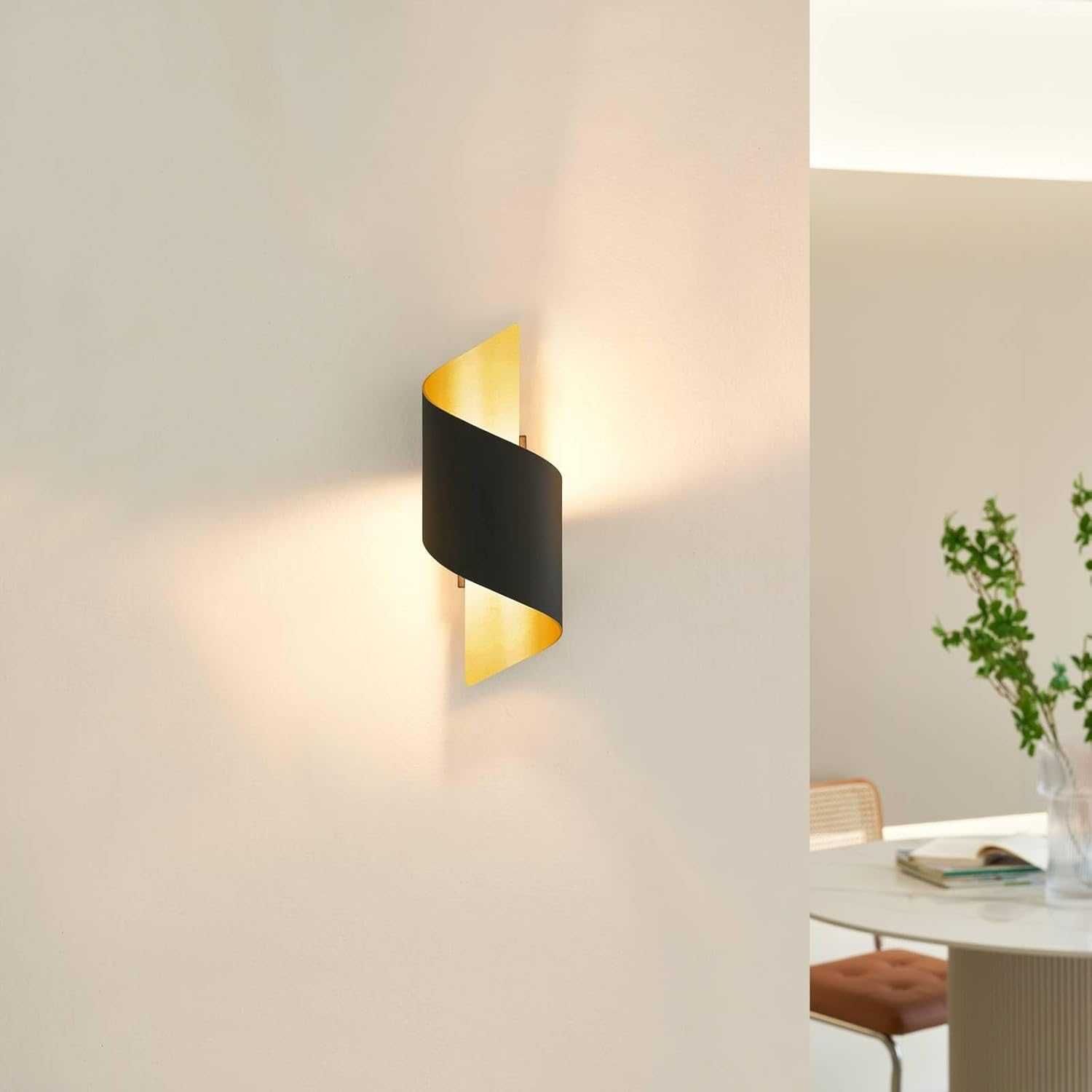 Aplica de perete Lindby 9624514 aurie neagră efect de lumină verticală