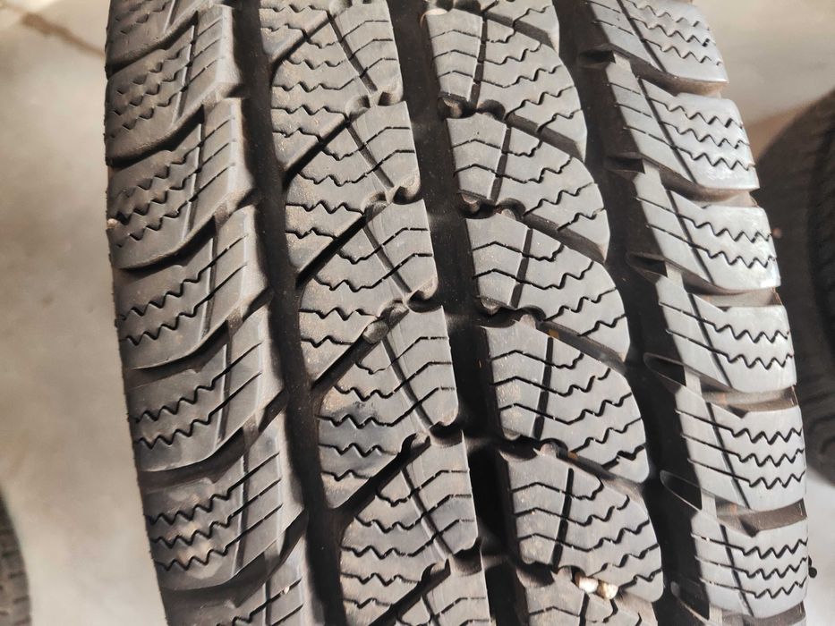 2бр.зимни гуми 205/65/16C Semperit