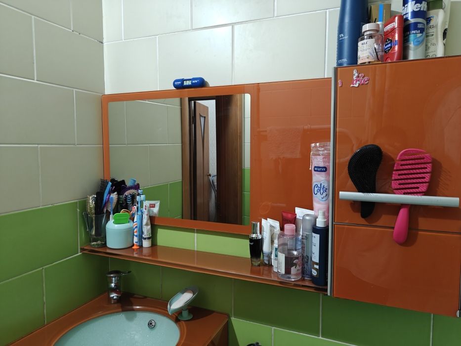 Продаю раковину с зеркалом