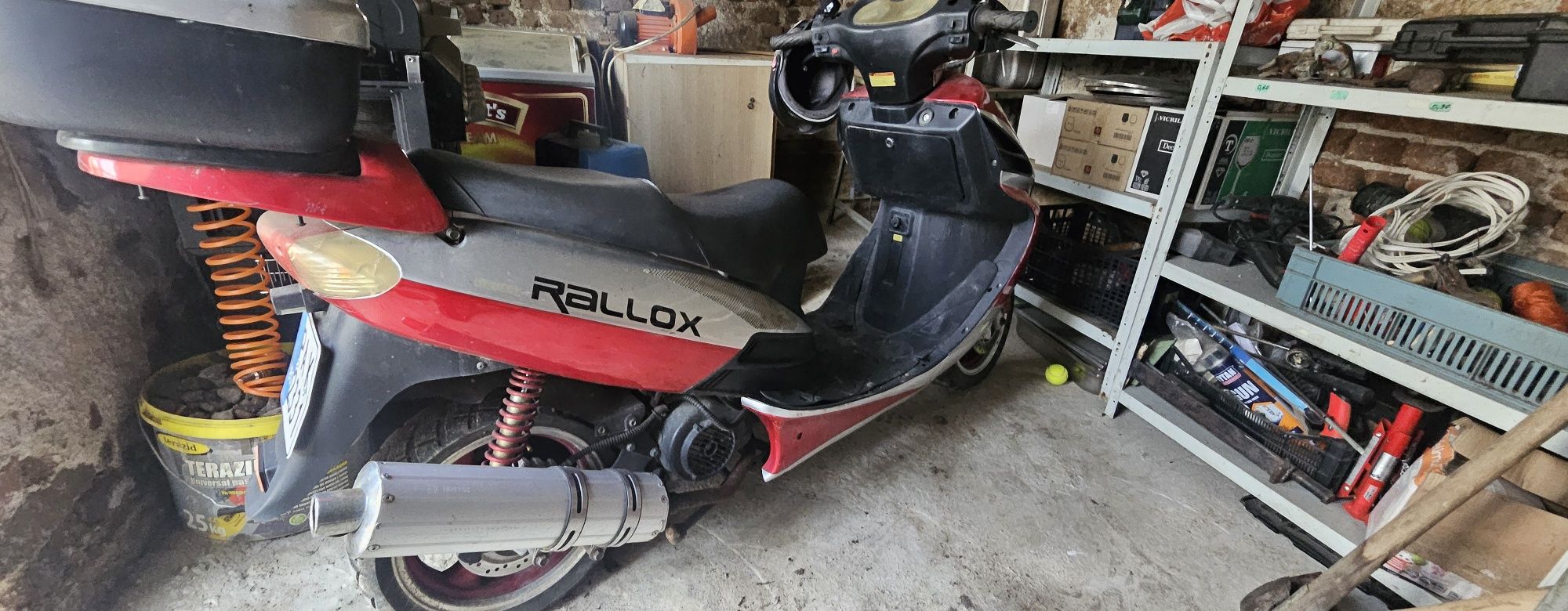 Скутер 125cc 4 тактов двигател