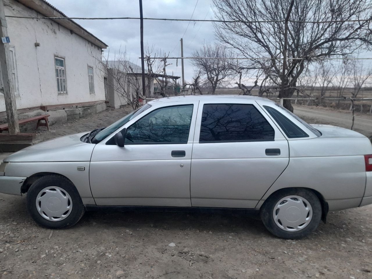 Lada Desyatka 
Yili 2007
Sotiladi:2600$ kelishiladi 
Tel nomer 94 858