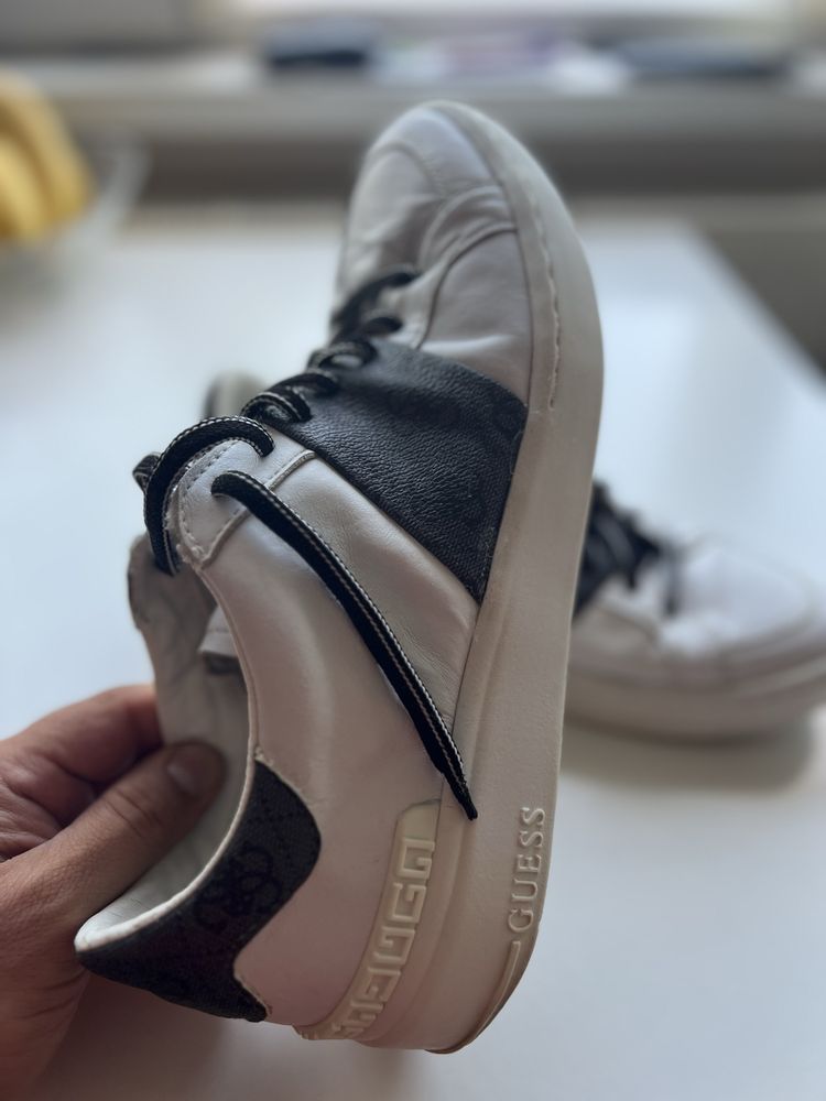 GUESS Сникърси Verona Stripe Low 43