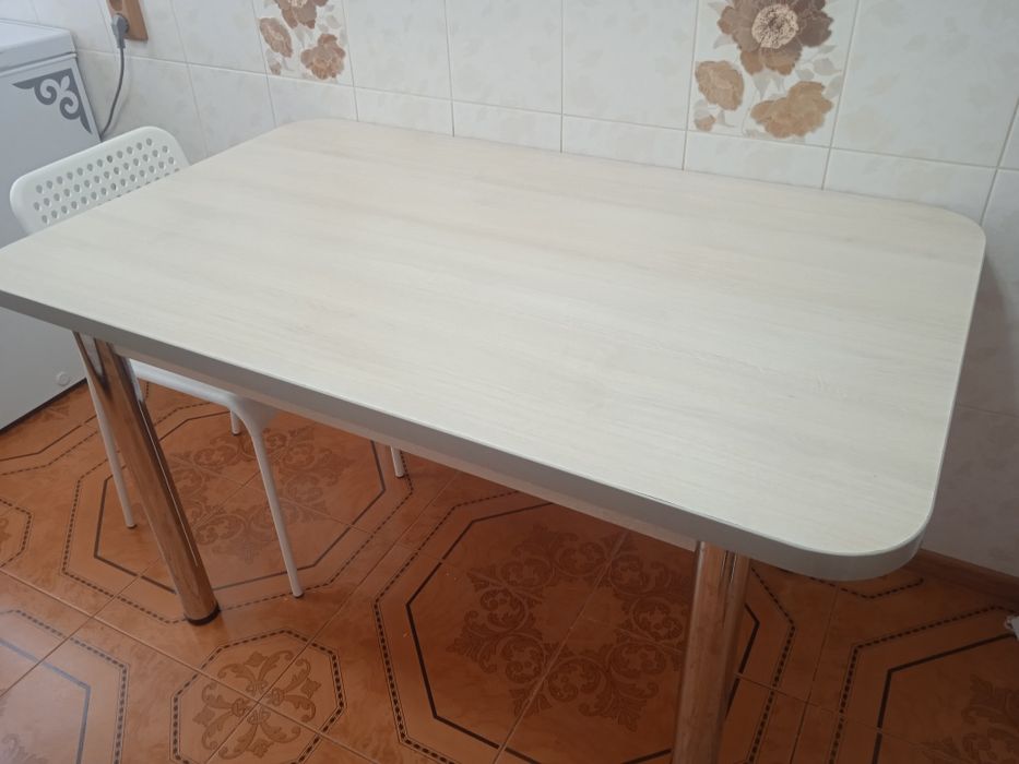 Стол кухонный б/у